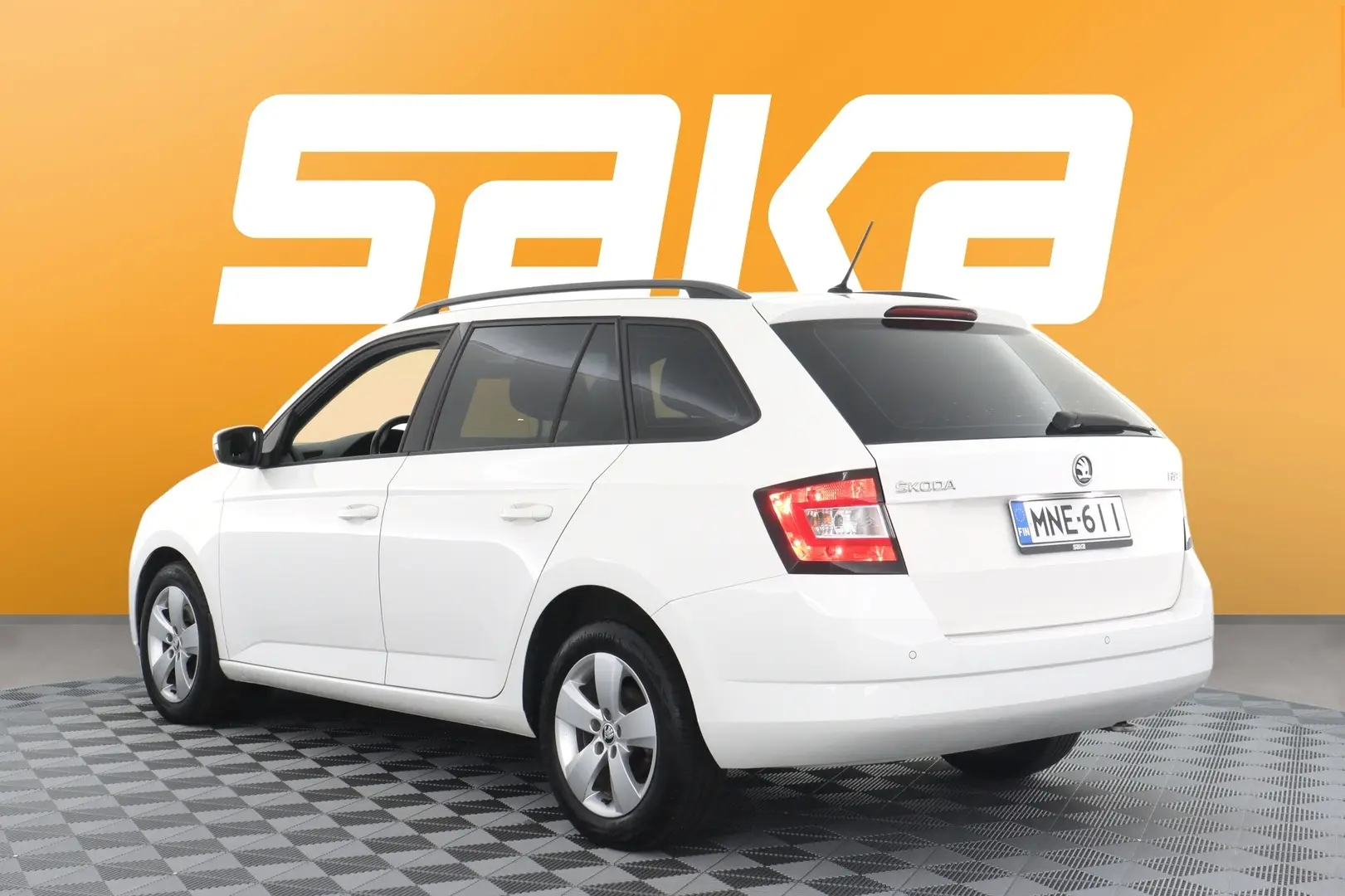 Car Image - 4uIGPJ7GUXjQOdWlKesXcy