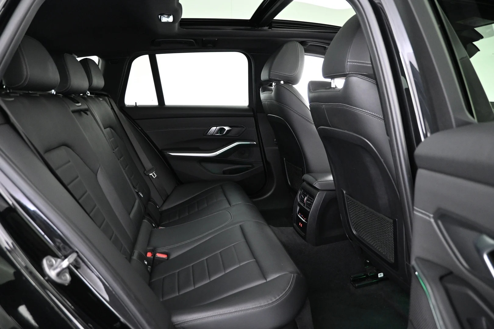 Car Image - 2CmS97L6figxLYbiQdKBrY