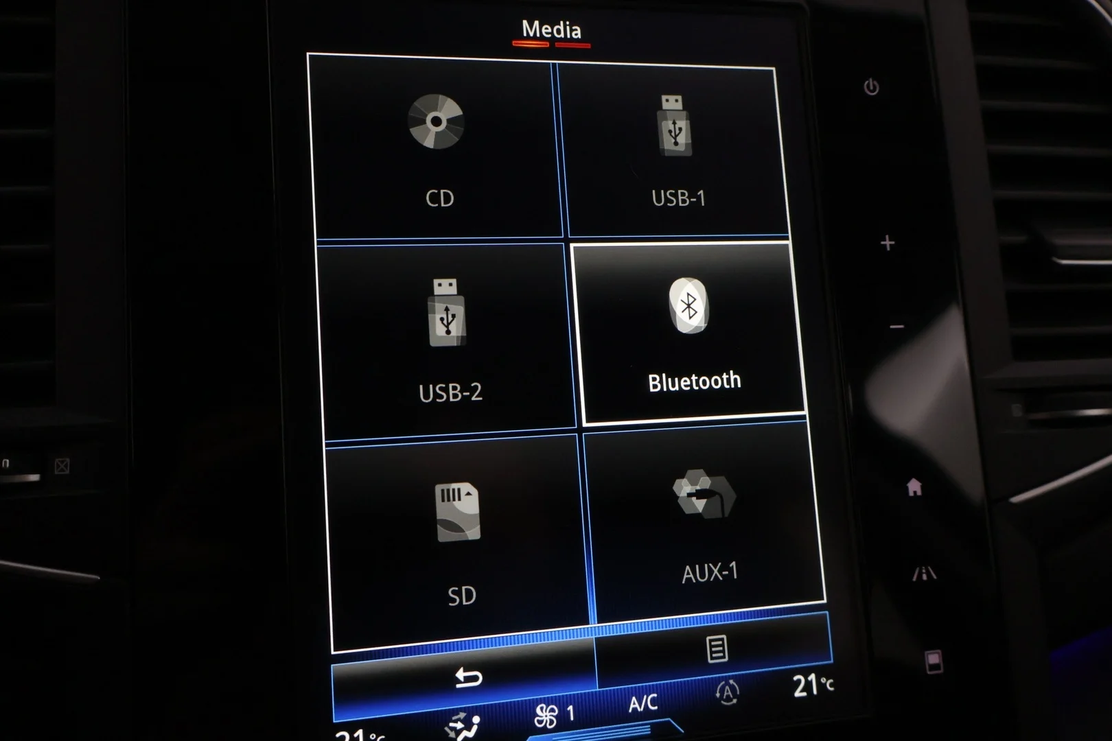 Car Image - 4xSuO3x3NslZ2GvHflZbQe