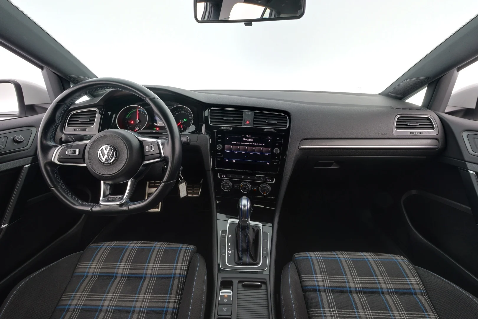 Car Image - 4e4UaYL4jshTNr1XrJJEBa