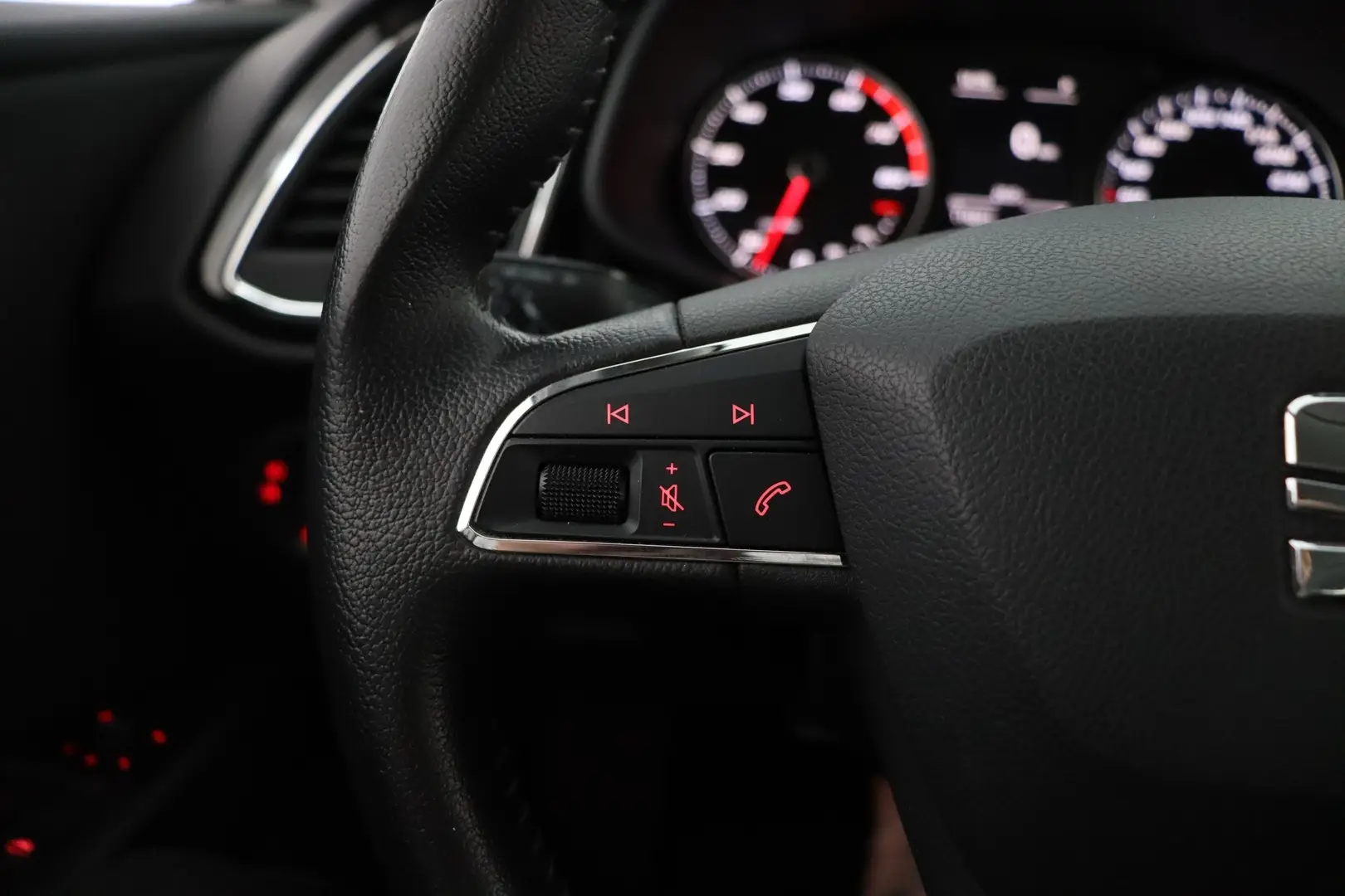 Car Image - YPOrlWmJmYLNe6C14EcXY