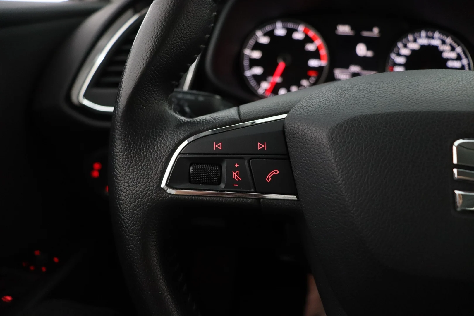 Car Image - YPOrlWmJmYLNe6C14EcXY