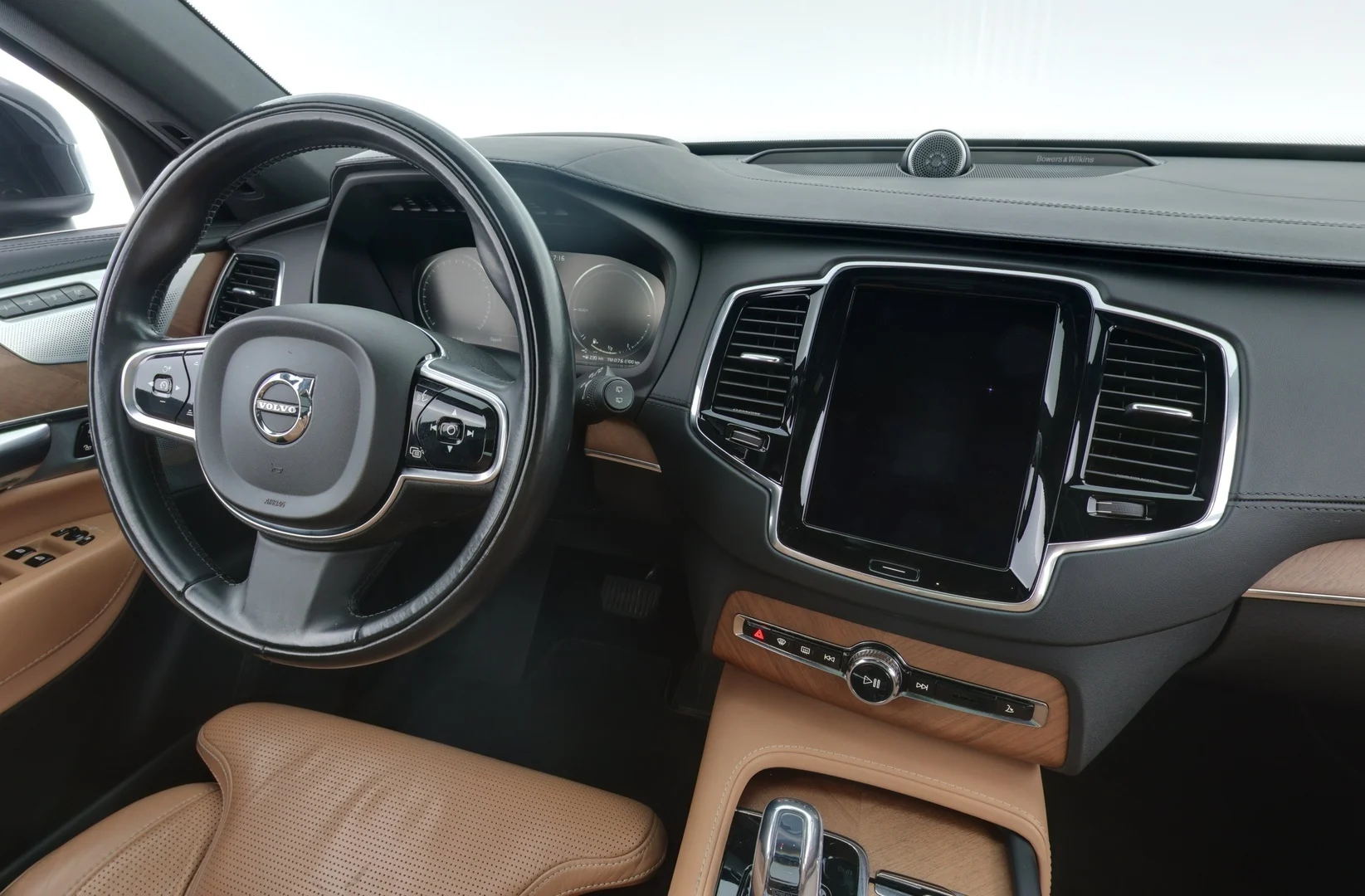 Car Image - 7iZ8vvXkAeZa6lKVkrMEUm