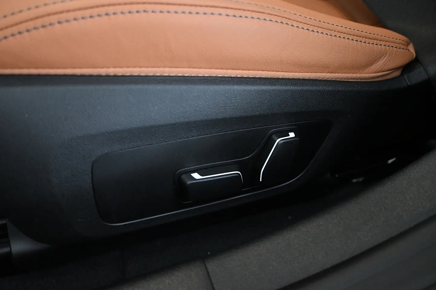 Car Image - 3OipEAFjXyLf0DoEVvckme