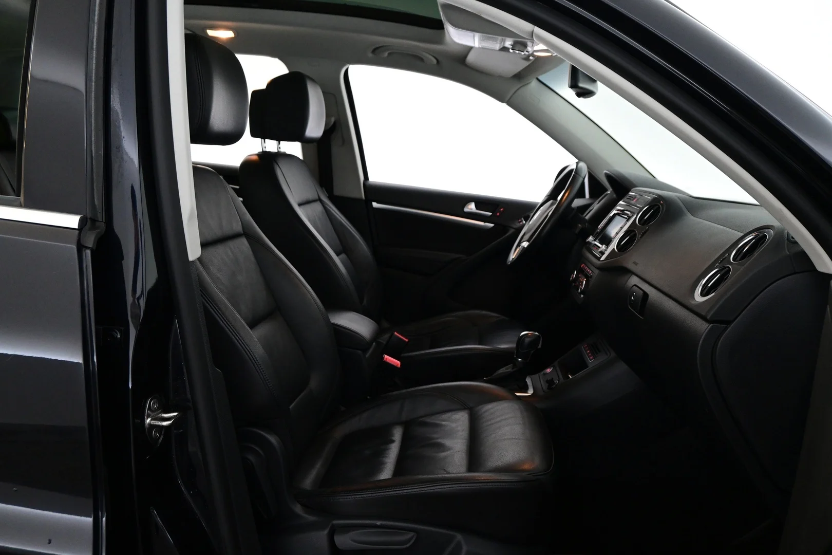 Car Image - Y6PVhPx4tZ4diMNYaqIQo