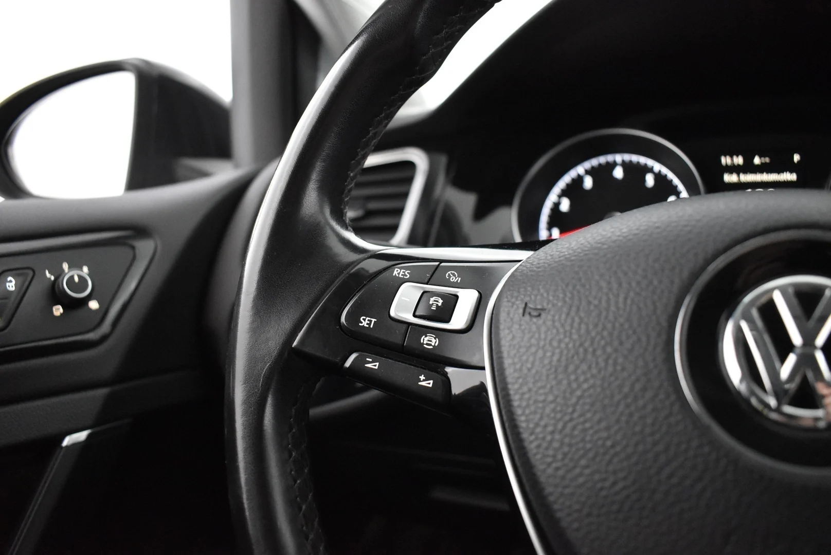 Car Image - 18TAYKnXOvJO1qQbDW2pRl