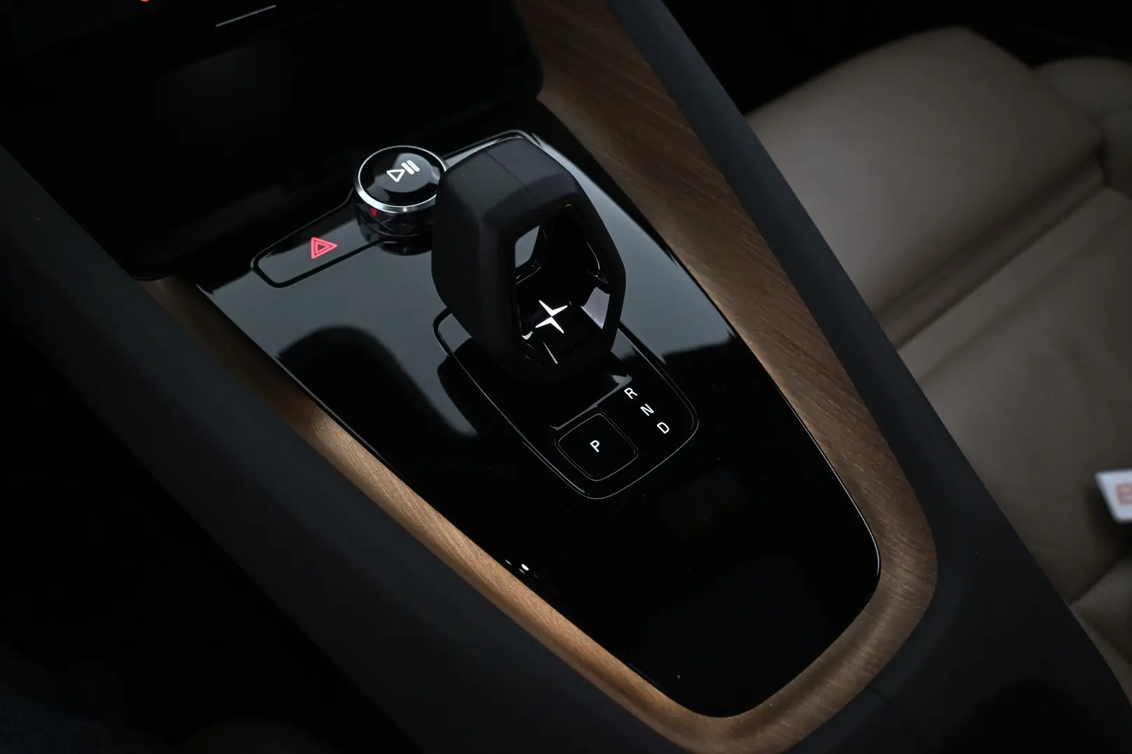 Car Image - 2seTFDgkgAfyJizYwFW8PW