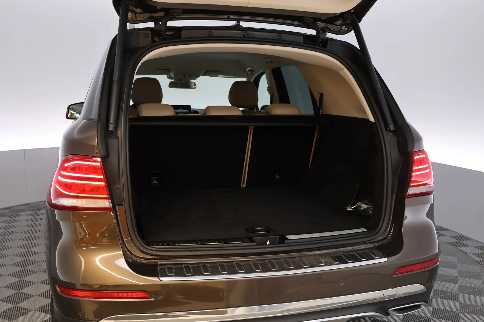 Car Image - 7xcRat8gsp4aUyGuOnkYQH
