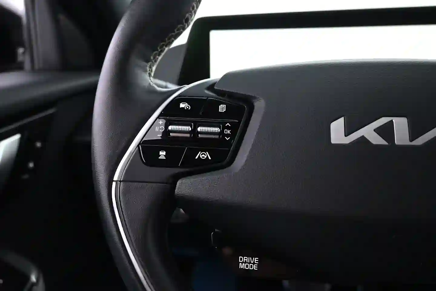 Car Image - 6LWVnq3U9ZNLpIZk9Iqvgd