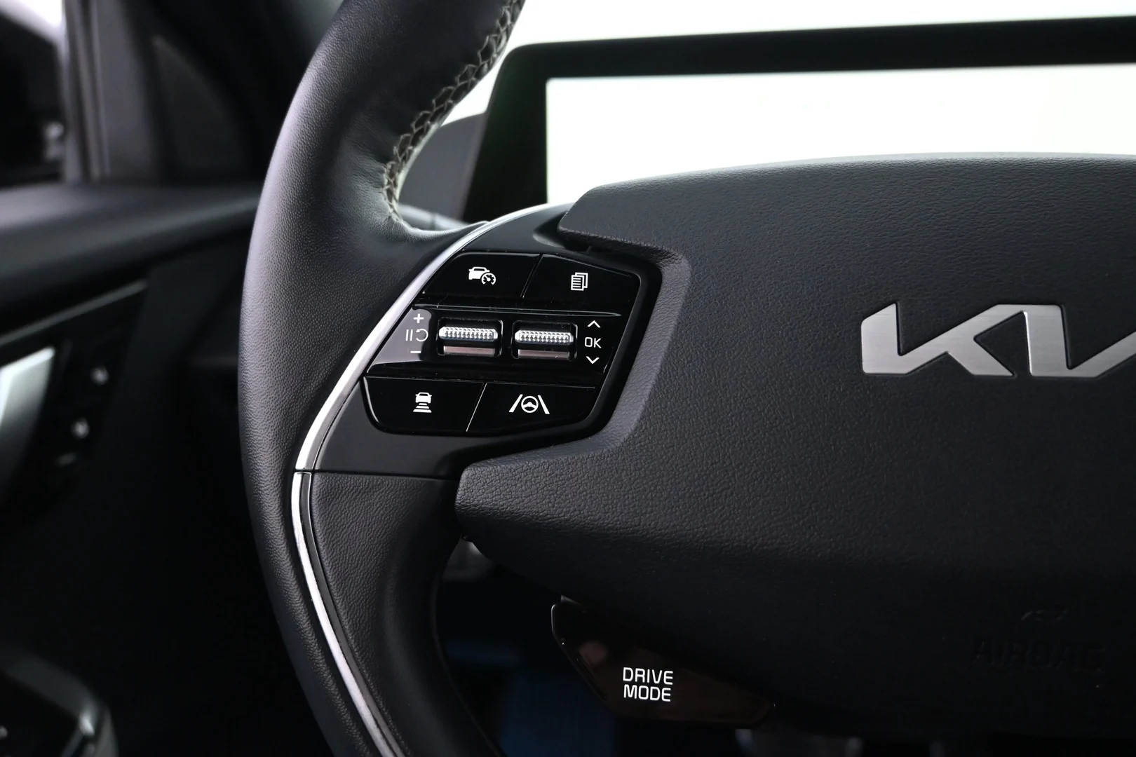 Car Image - 6LWVnq3U9ZNLpIZk9Iqvgd