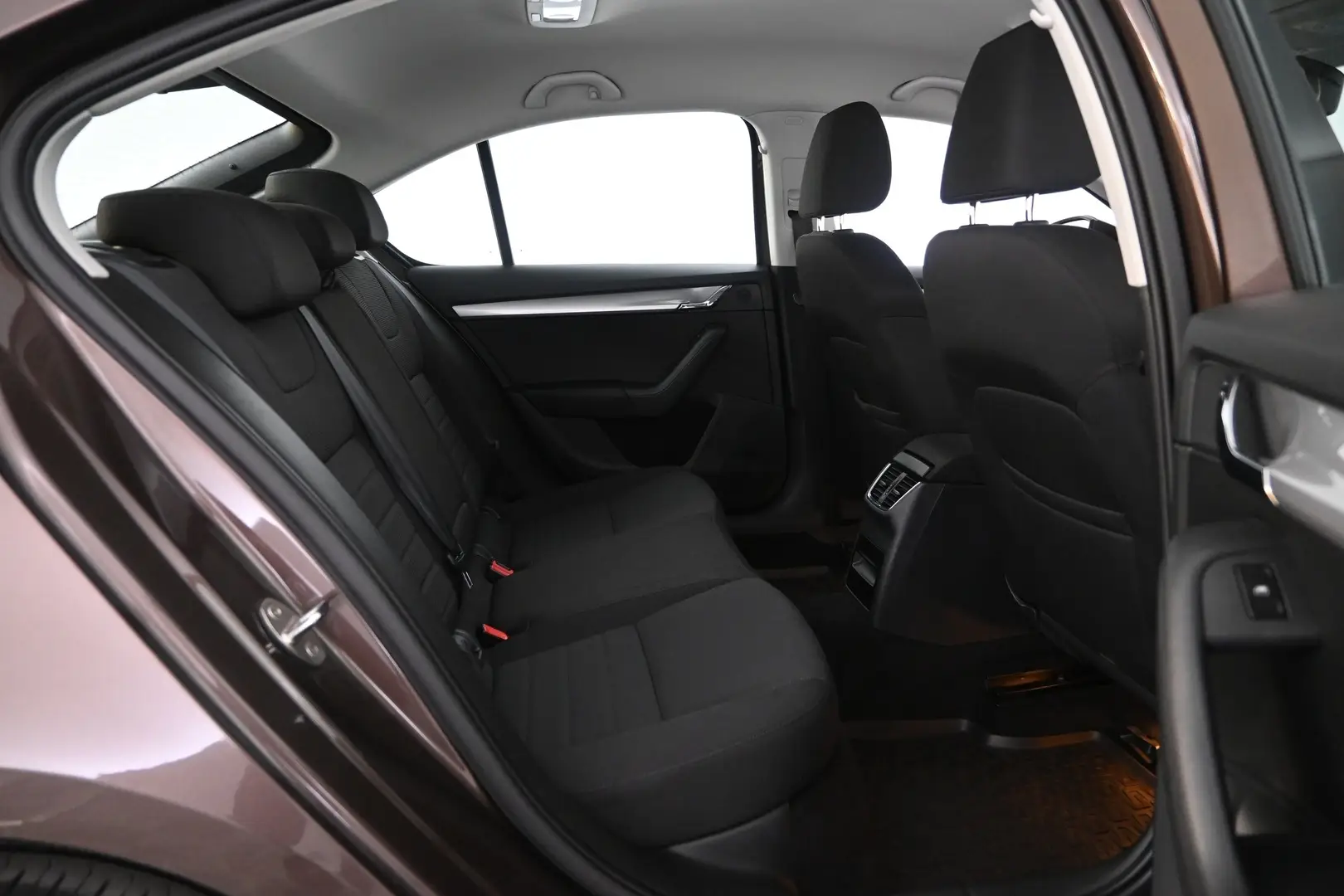 Car Image - cxsyamBhtsBNUxigIHbvd