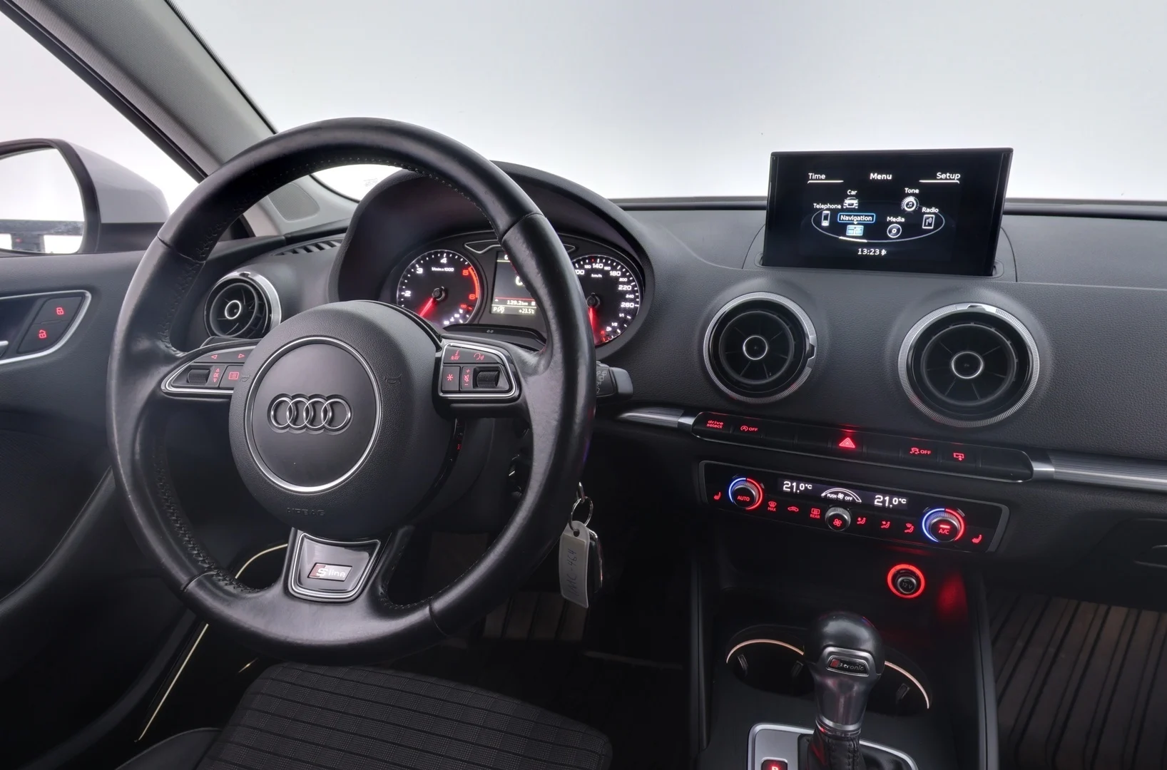 Car Image - fcLf4cOHPBOeLtnsmPOue