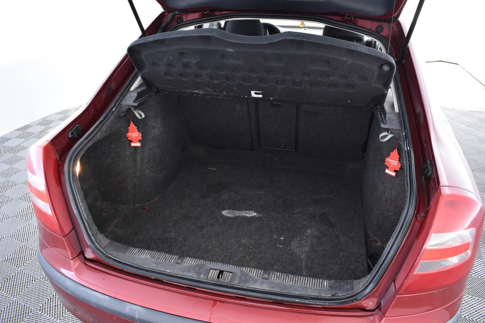 Car Image - 1UxU6LSHITIcvP2uDx2cWR