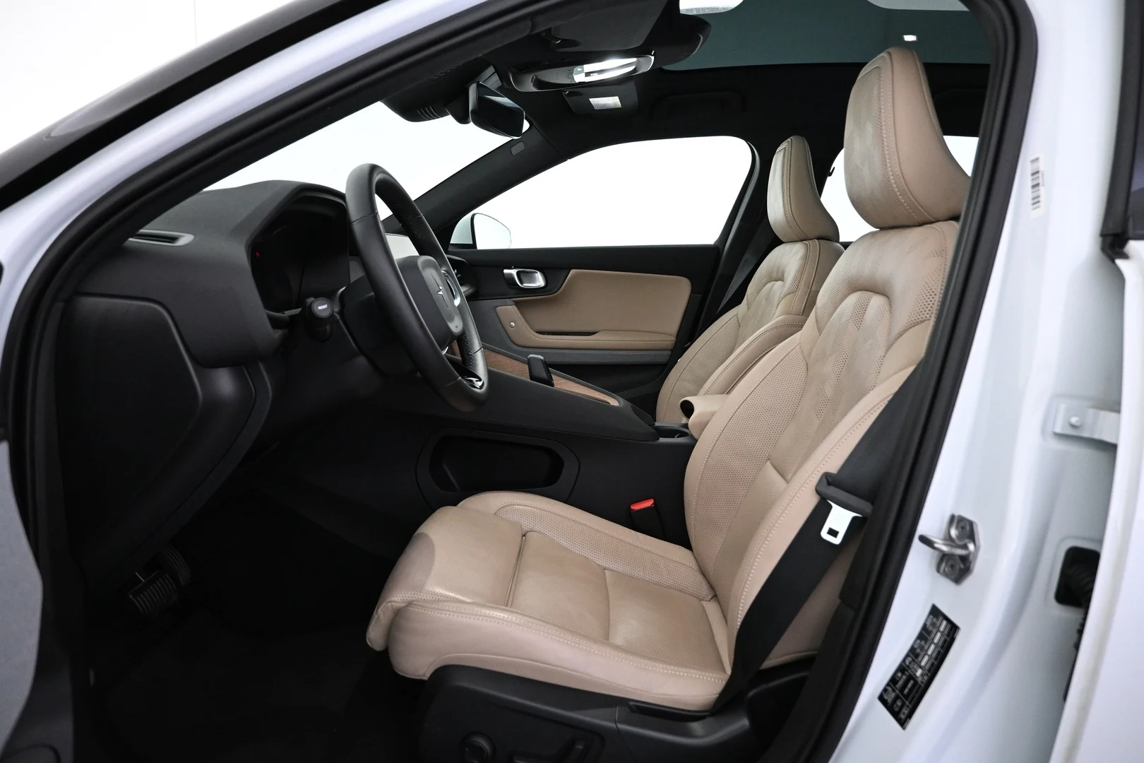 Car Image - 2vcwRA3WHmbOmgCN8Ns36M