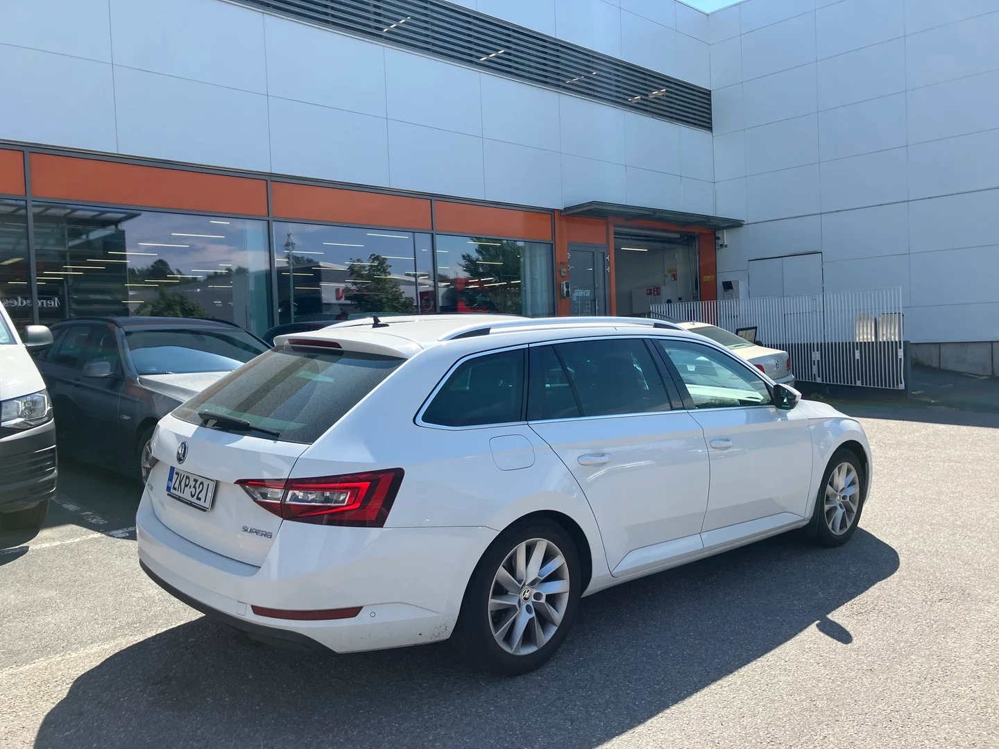 Car Image - qbsMKU5PGeGaHm8mFdwyu