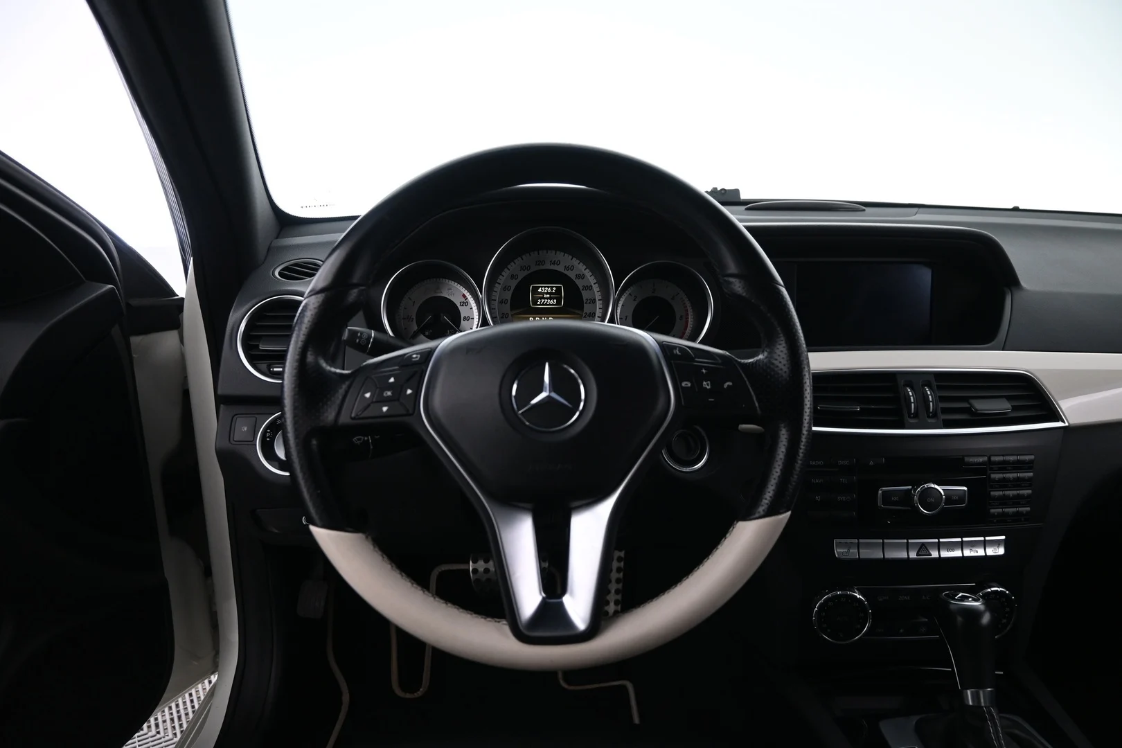 Car Image - 1kAPCpuY3V9ZbTSMOYFimz