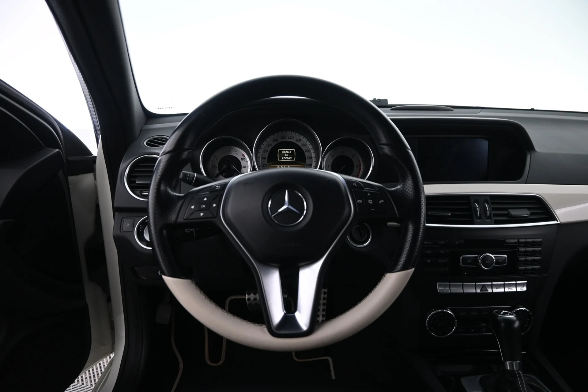 Car Image - 1kAPCpuY3V9ZbTSMOYFimz