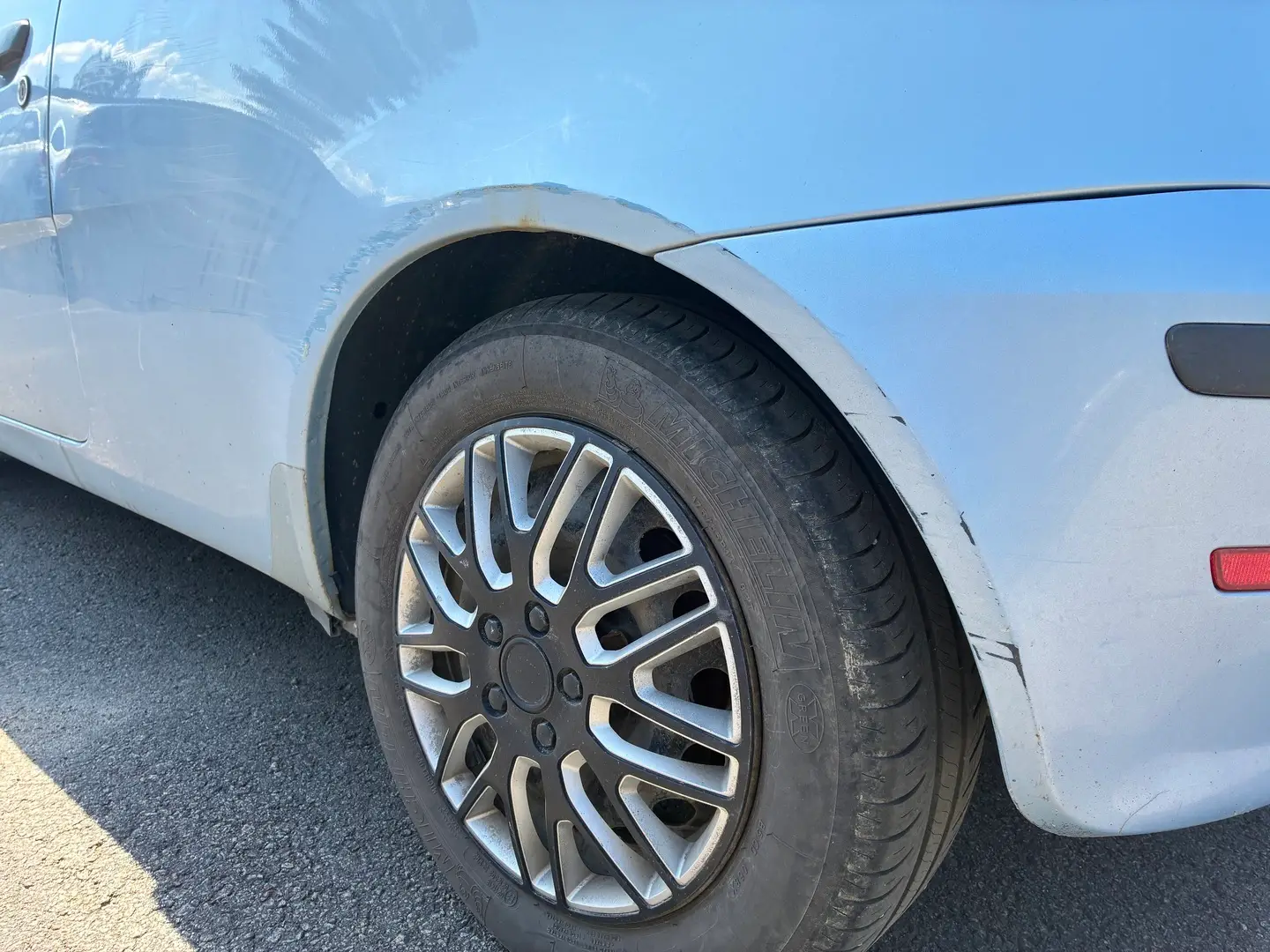 Car Image - 3eJhUUZECVK1g5umB04fZH