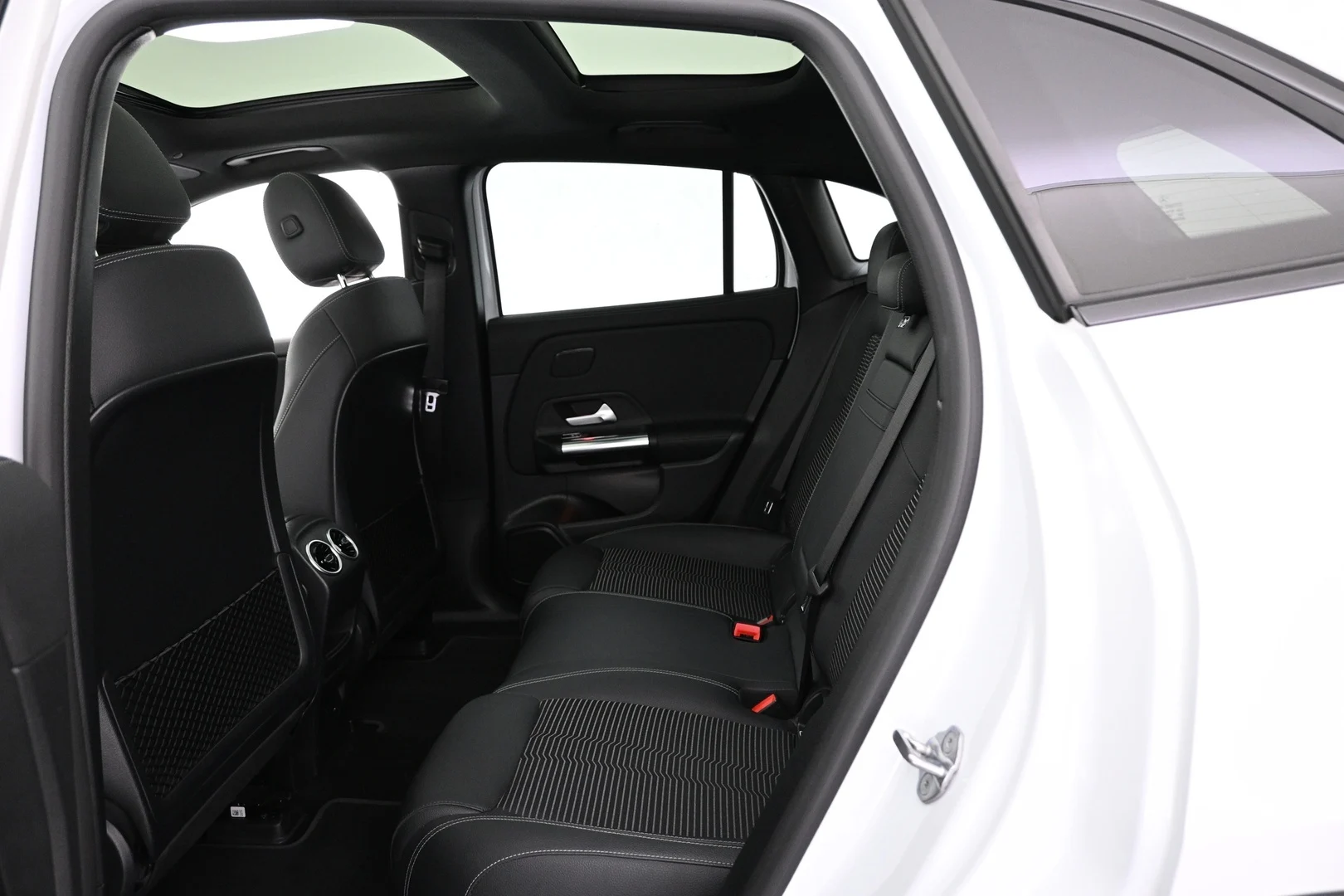 Car Image - 20ATe9tPlO3desS5818KlB