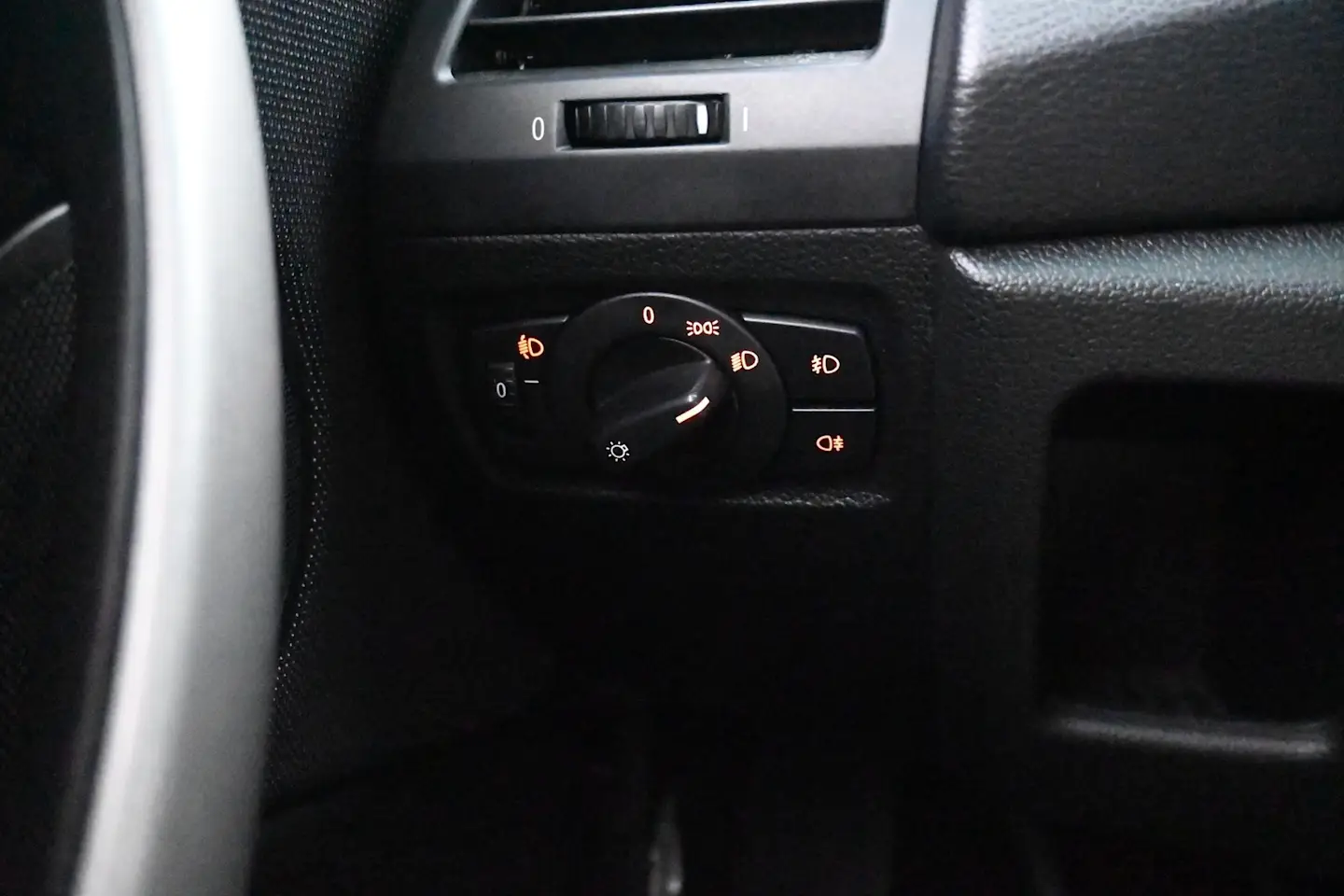 Car Image - 6SX8zRqDOWgMatmgcEHNxe