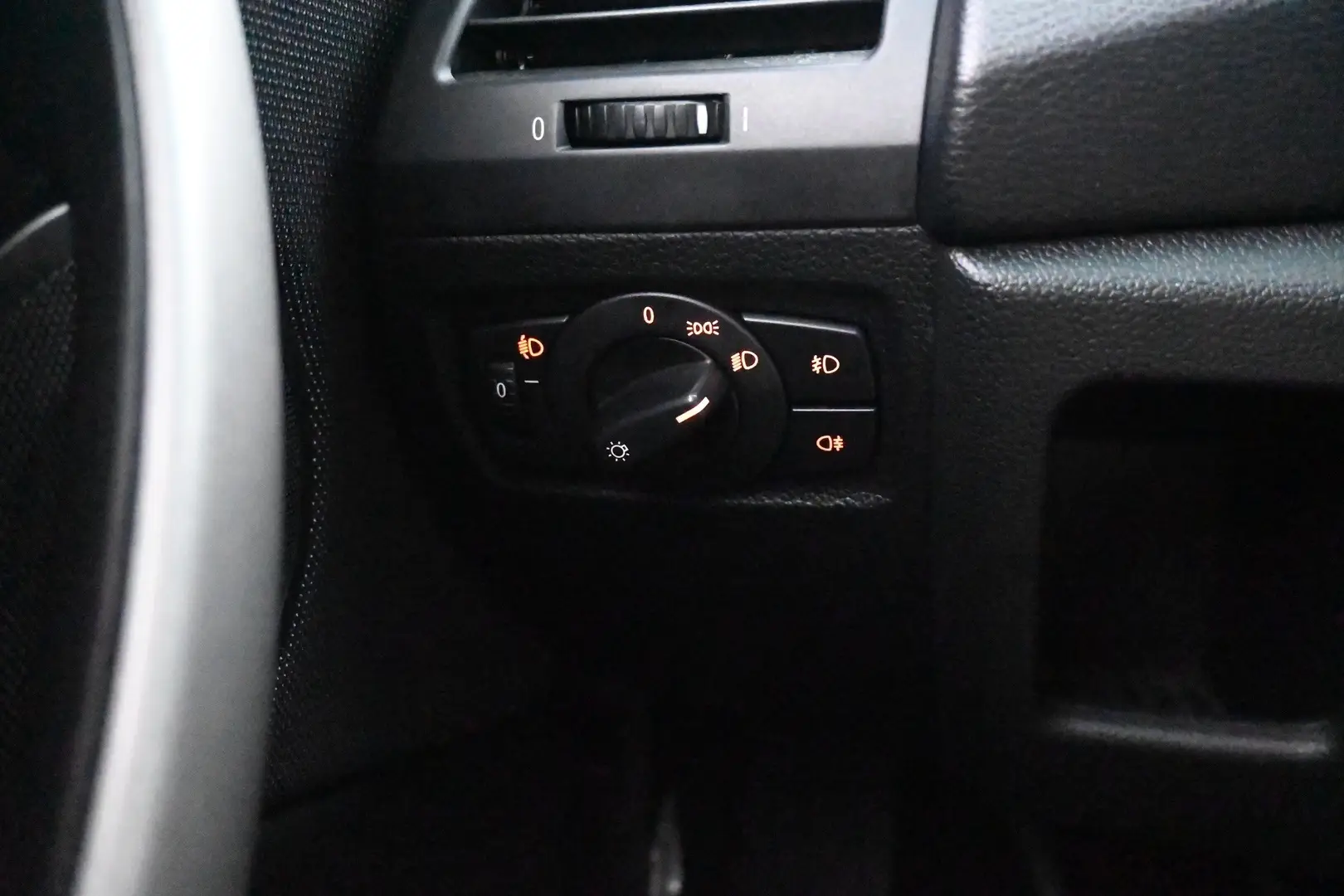 Car Image - 6SX8zRqDOWgMatmgcEHNxe