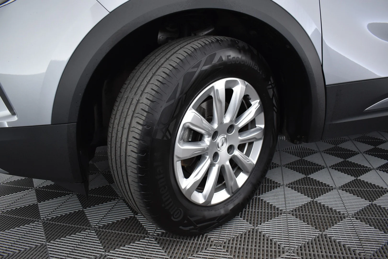 Car Image - 228JJnU0ItVIFzwMG6uAsX