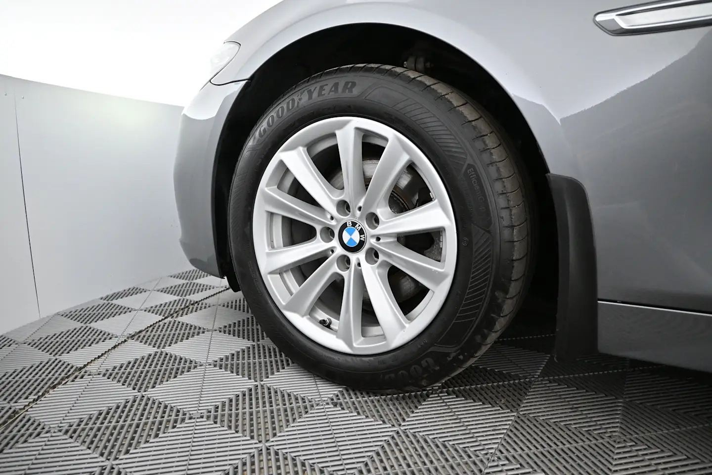 Car Image - 2pIdBi61X9WtlPhzg7fHk8