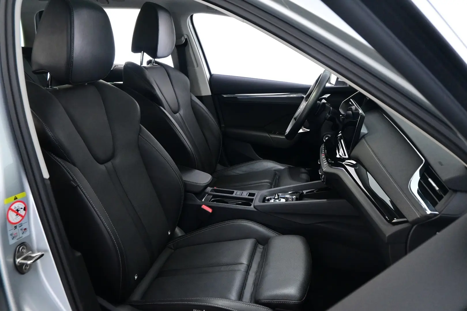 Car Image - 3Pv3eAf7zdrrwhhk27njfv