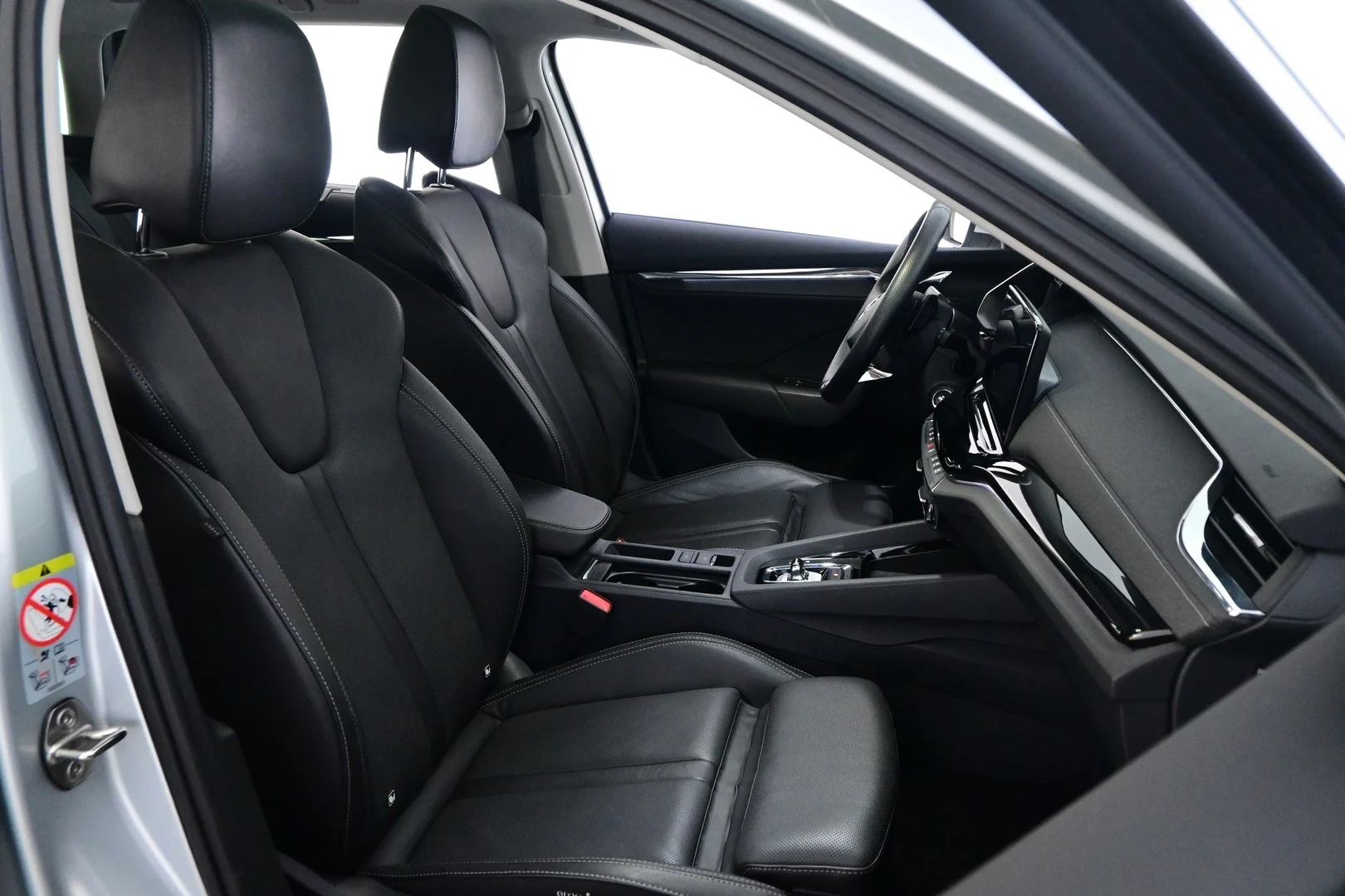Car Image - 3Pv3eAf7zdrrwhhk27njfv