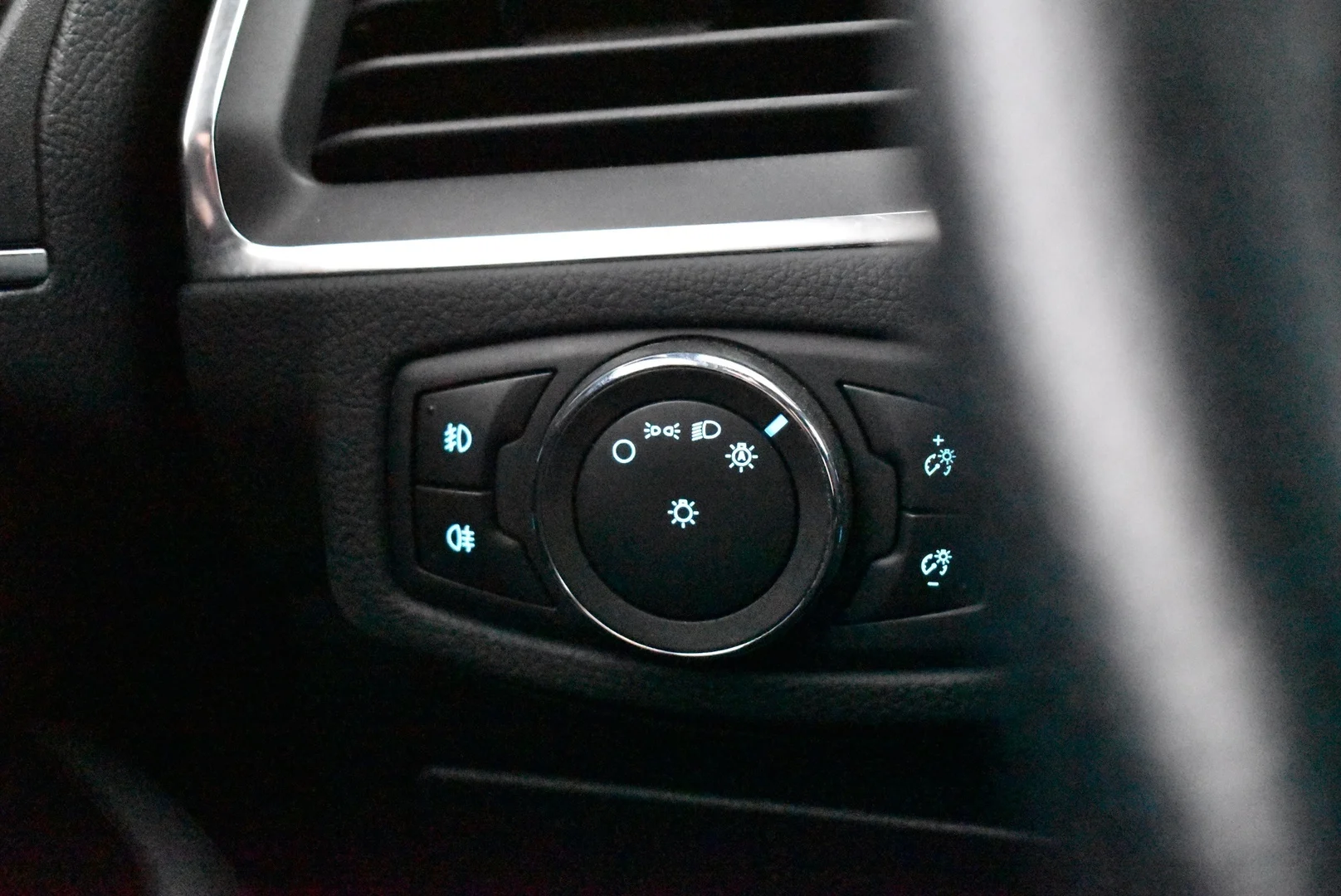 Car Image - 635k16mOJ75XbGxWn83XzE