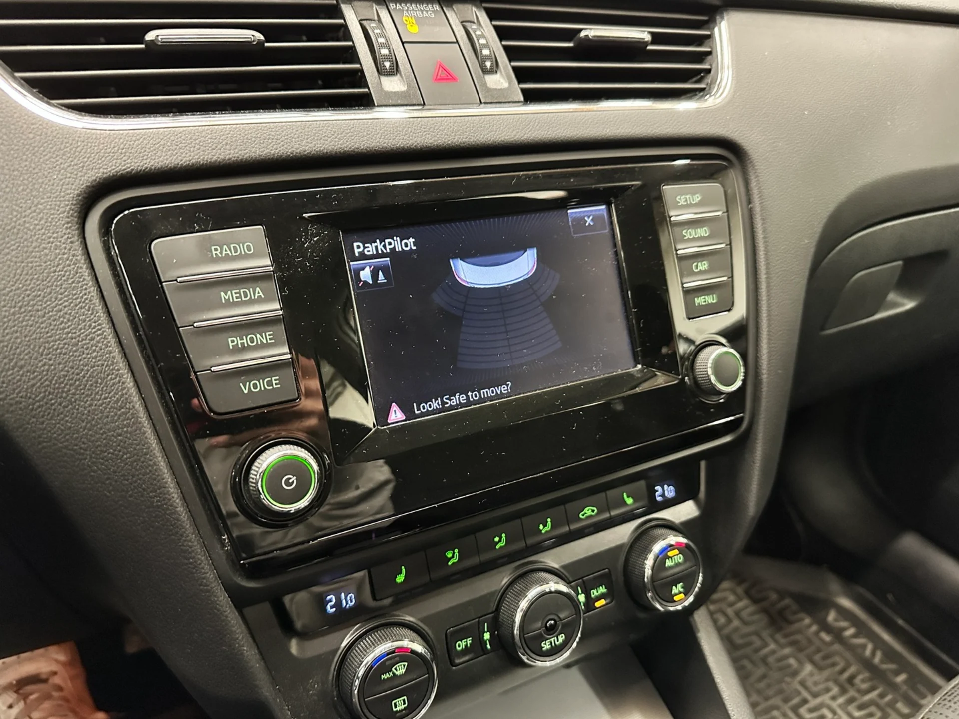 Car Image - 18dkpwRshtf0a2wsLGlvWp