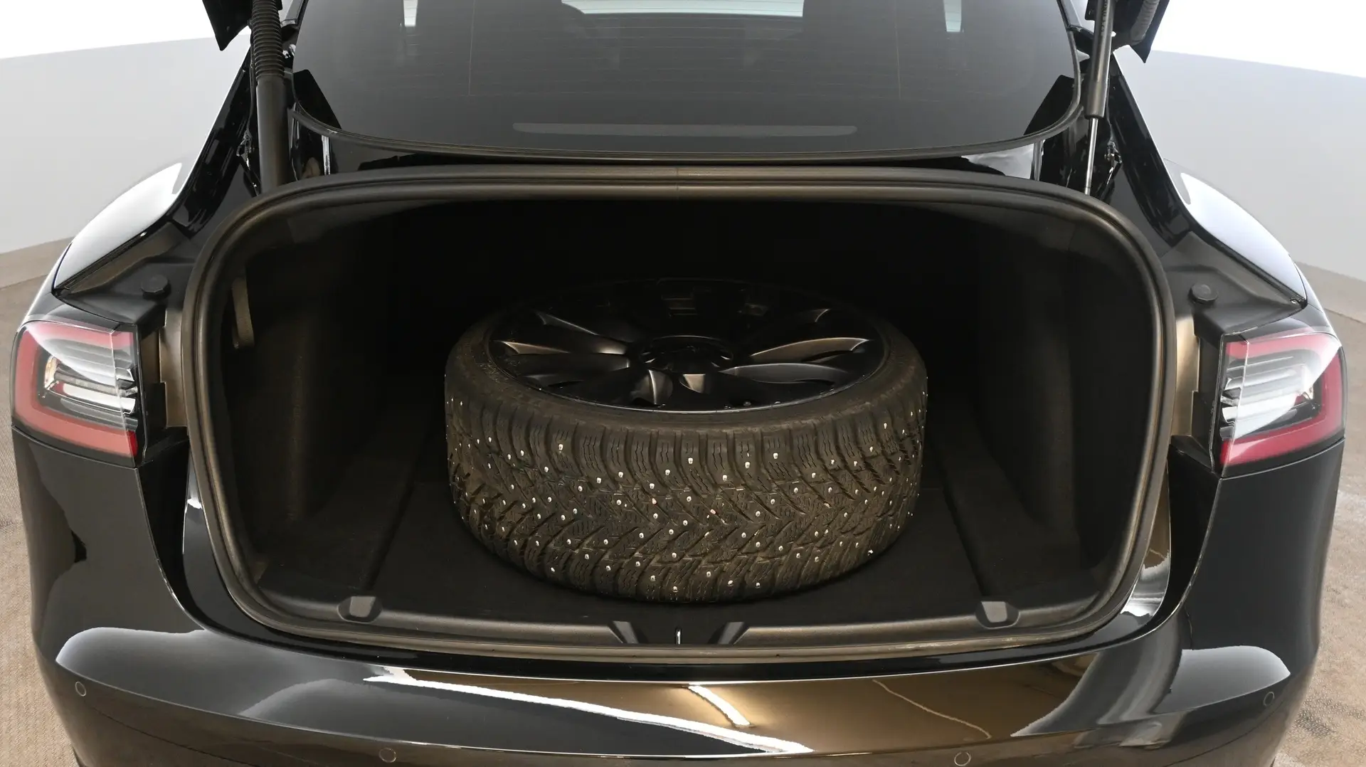 Car Image - bOziGw7ZeOhS8h8B1x1Bv