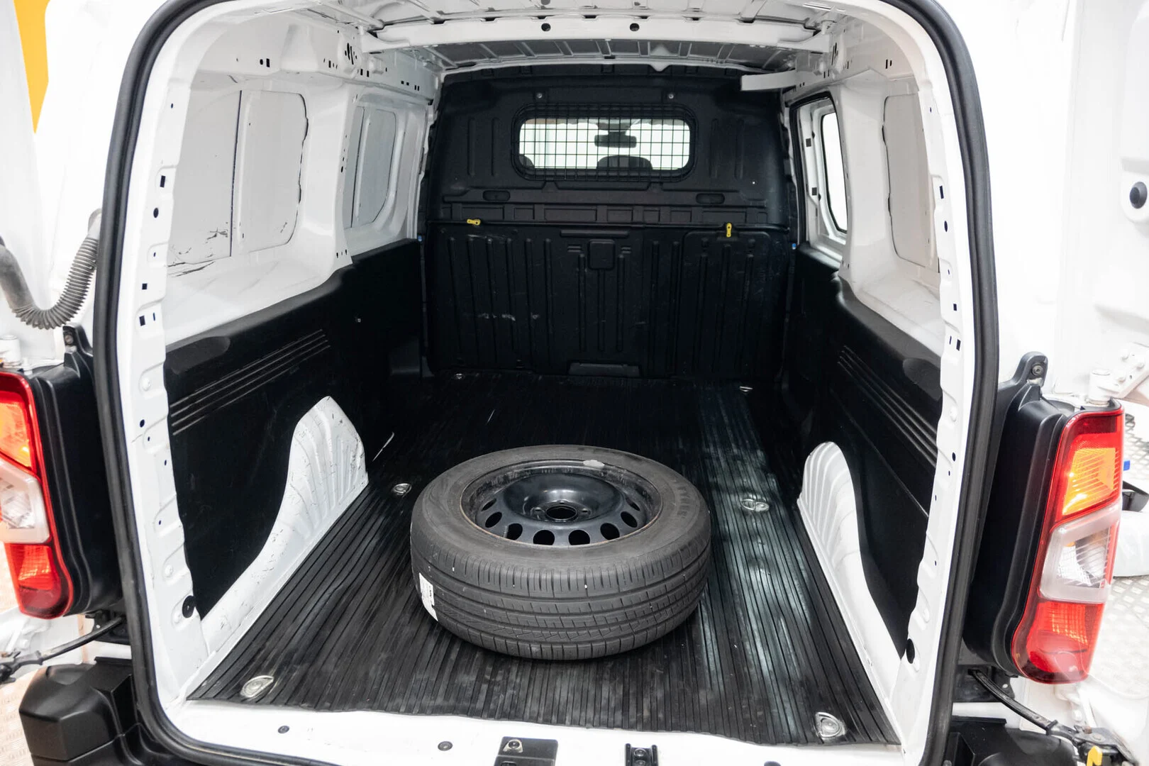 Car Image - 21VkzdUP6J7R5FBUxJzFiy