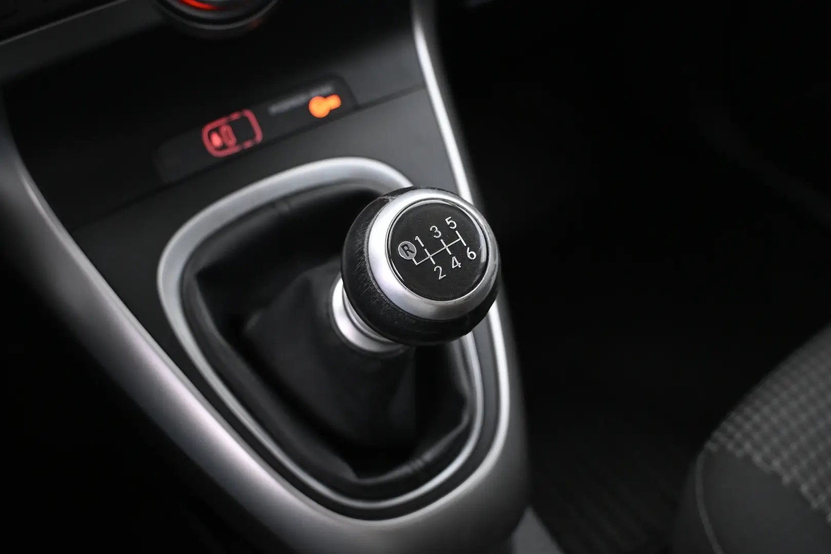Car Image - 5Uzba2b60jzqvaQuls8FM4