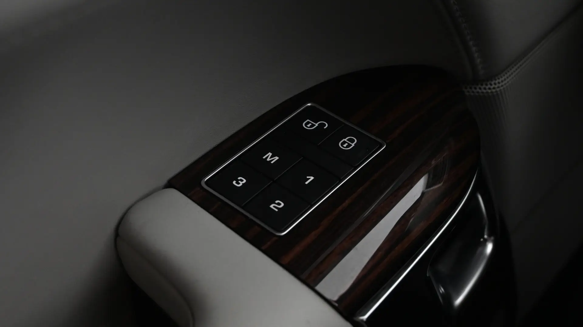 Car Image - 1WG56KSwSB8yQc2U02Q44h
