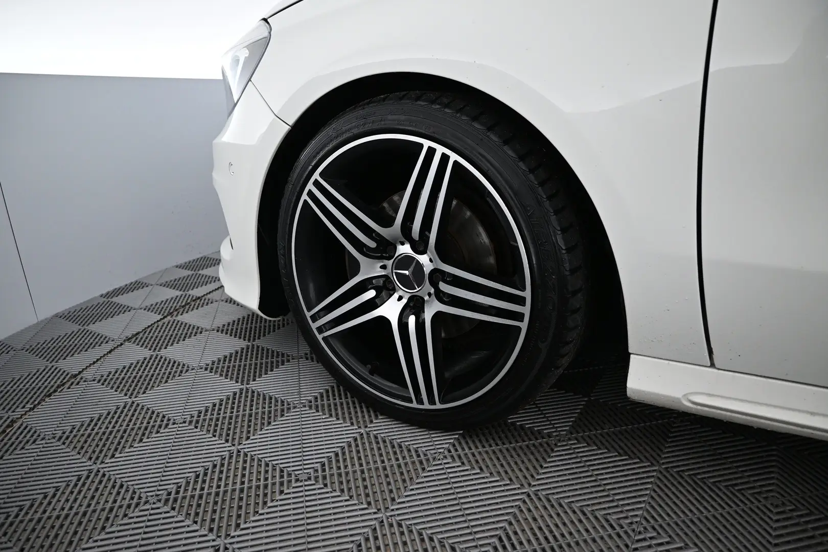 Car Image - CdHWxLMcfTzgBgPoOFqo9