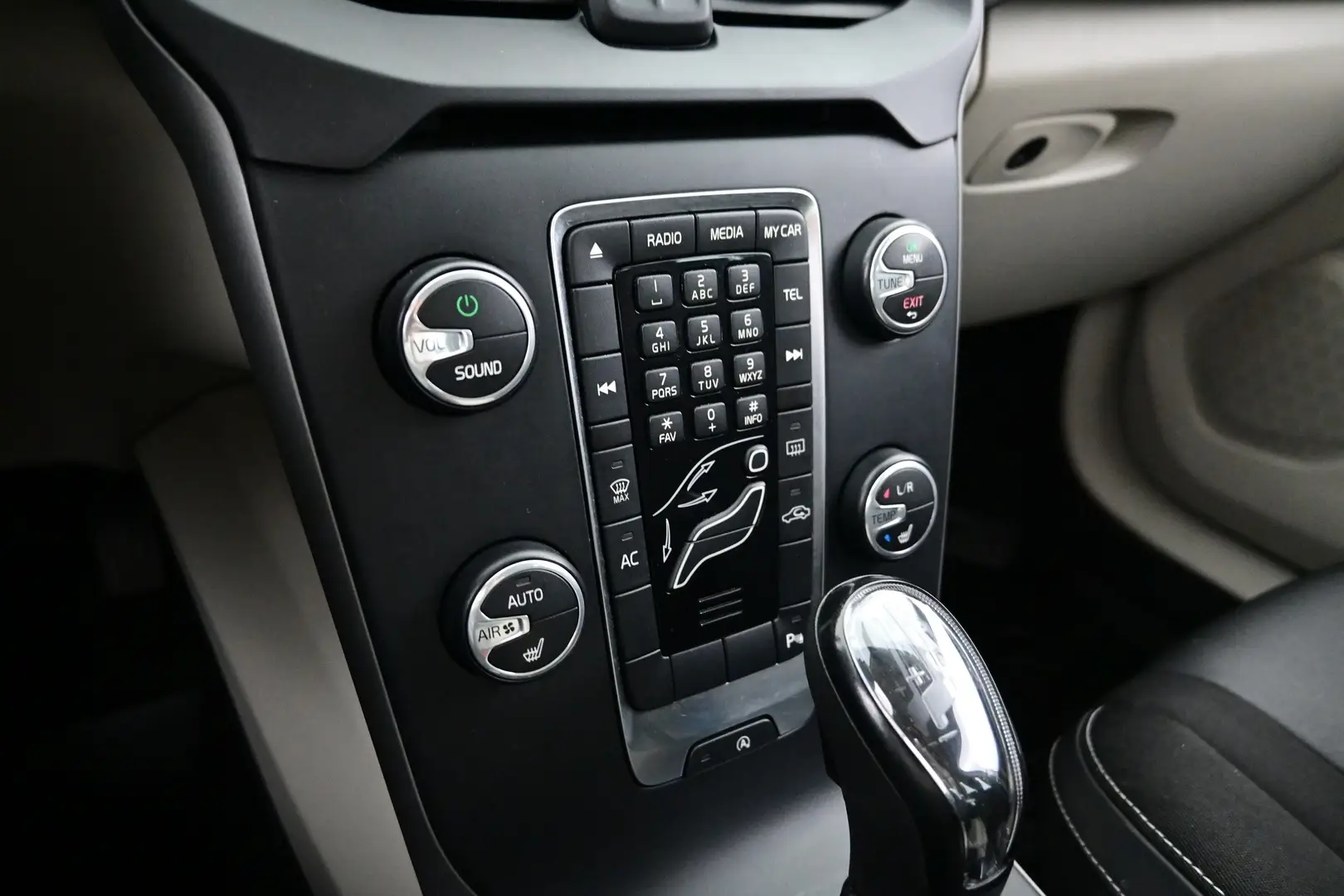 Car Image - al0lbAPHp4pKqLP6kXmsB