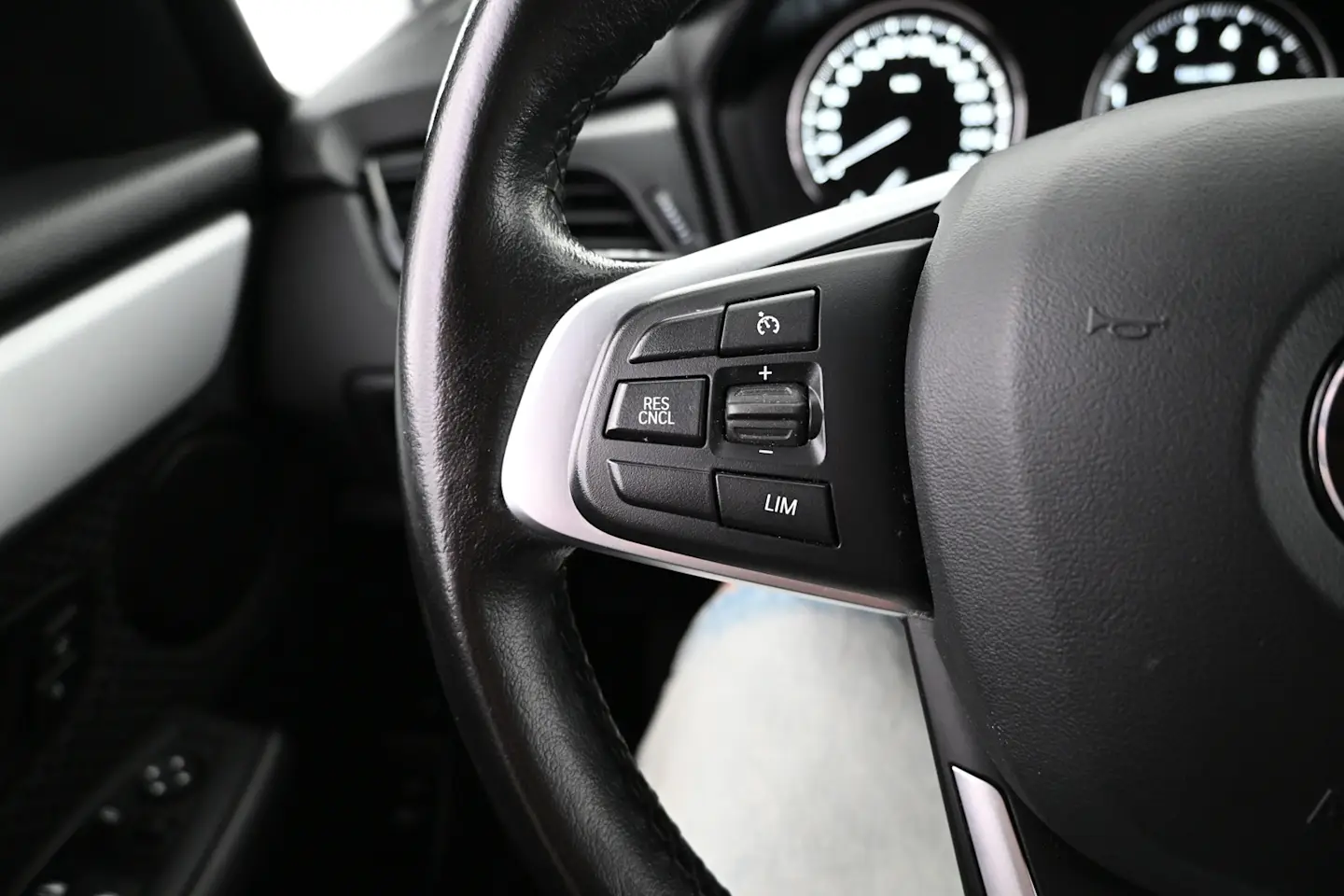 Car Image - l3oq0z2gPNyZdlTmRA7rK
