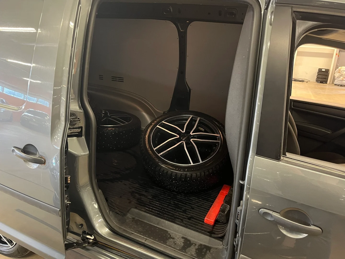 Car Image - 4toAm38tCH02LZdZjlAsKV