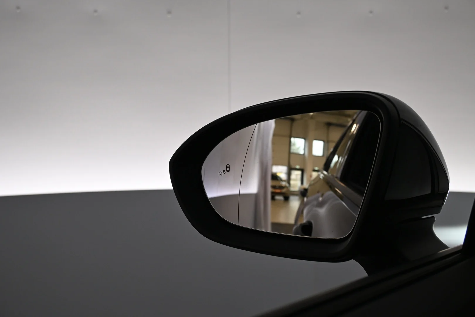 Car Image - 4NbM6RatOv9nRi6ngyDdSm