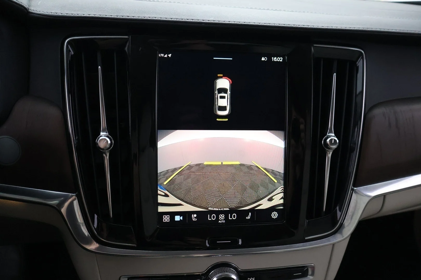 Car Image - 2teuetgbbcSom4T9dCLtvv