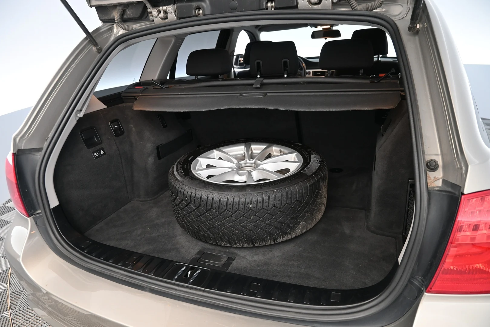 Car Image - jWvawT23Y8BiooU22xQDv