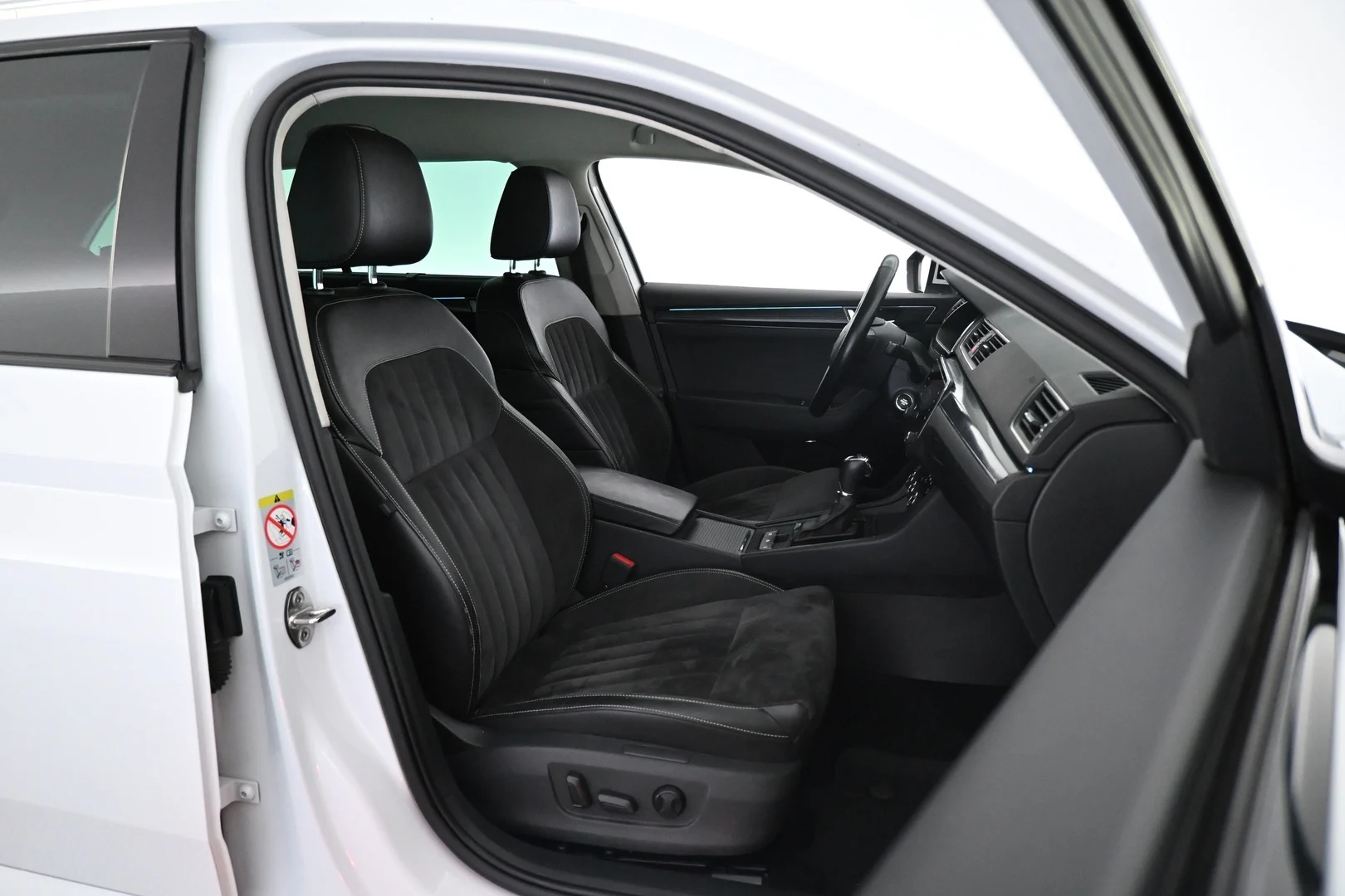 Car Image - 4l6YiS1ywvjkikTaTvpOq8