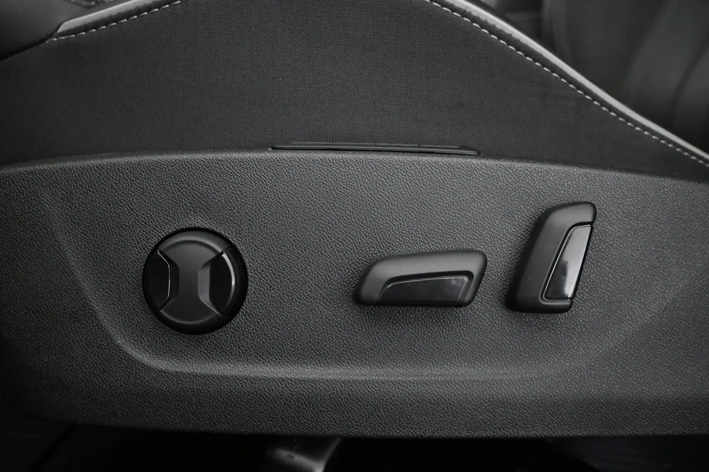 Car Image - 6fmWmKaAWtnI4s317w2a6t