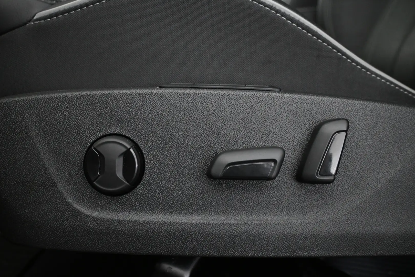 Car Image - 6fmWmKaAWtnI4s317w2a6t