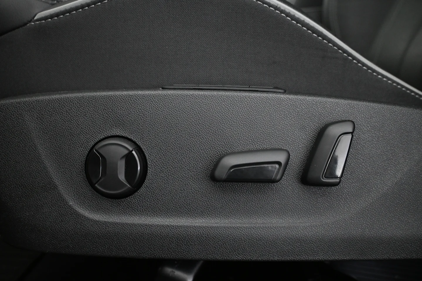 Car Image - 6fmWmKaAWtnI4s317w2a6t