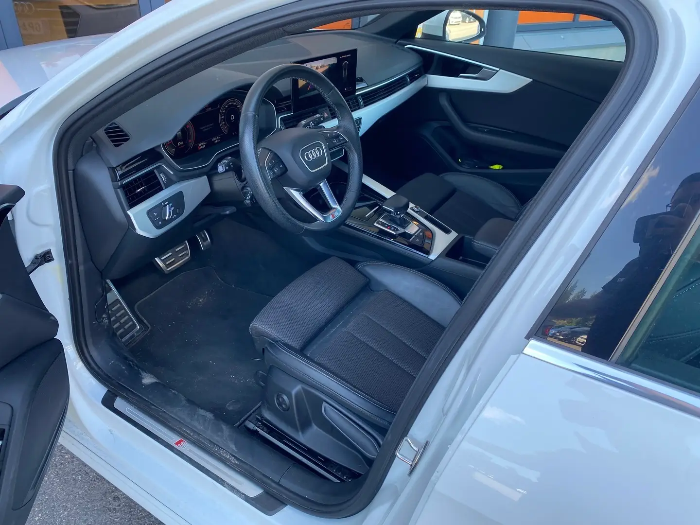 Car Image - 4d29RkauXeLgcCWFbDDB93