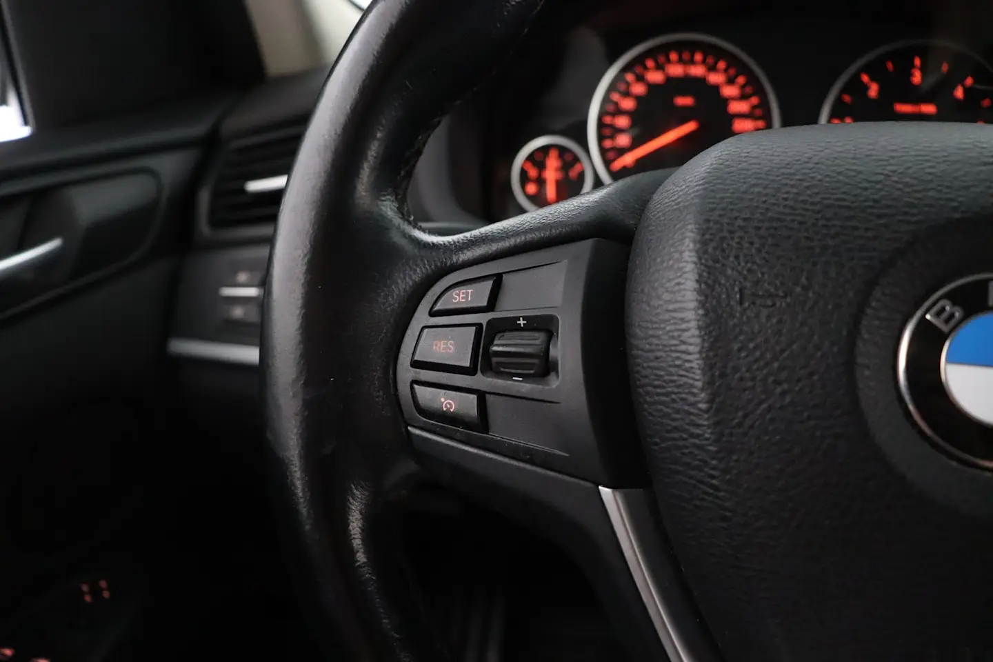 Car Image - X4Szc5fkUzPqg0HwNuQ8F