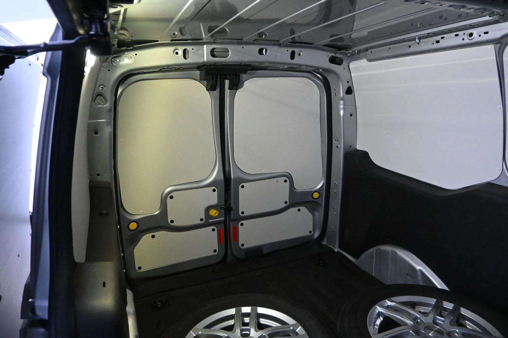 Car Image - x4MdXSkkFNh1zgKCjJp1a