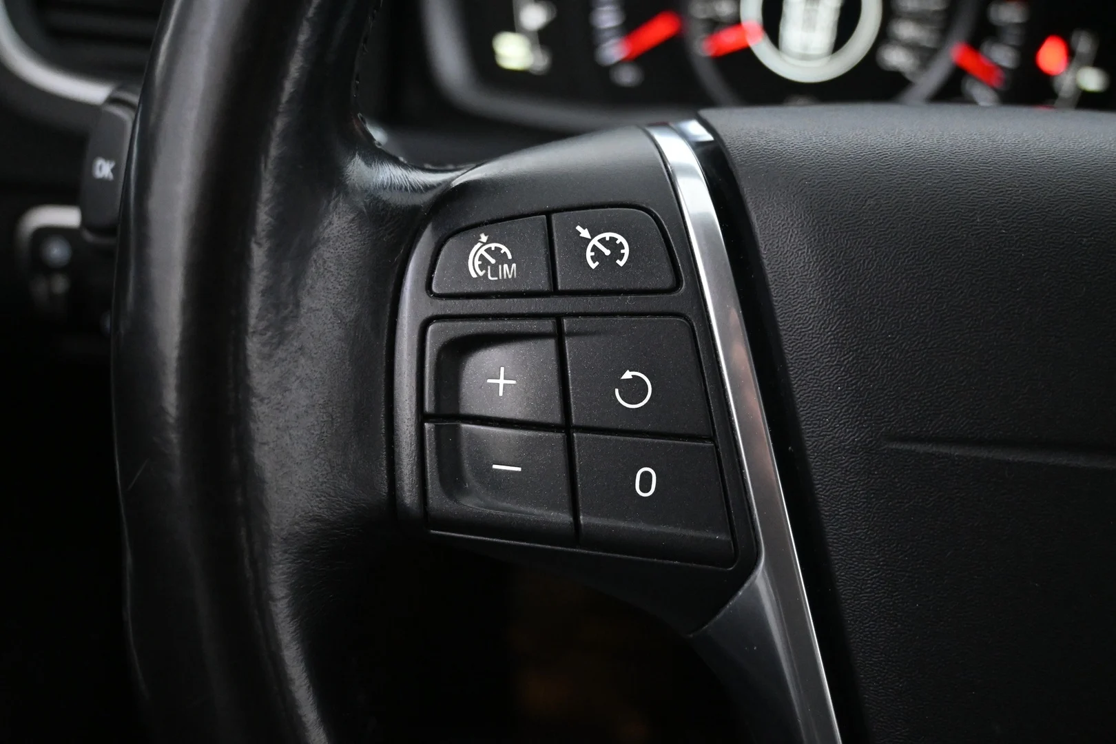 Car Image - xCn8suA2eBqqSjprAaUVi